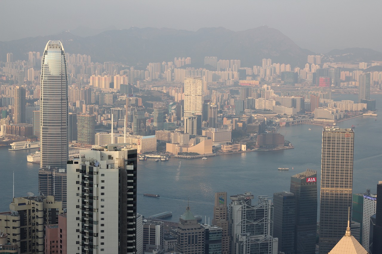 广元百货批发市场户外，繁华的商业风景与独特的户外体验